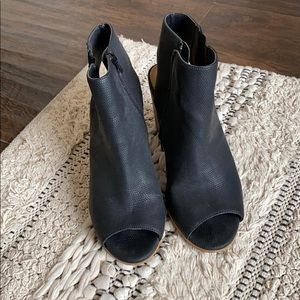 Steve Madden open toed ankle booties